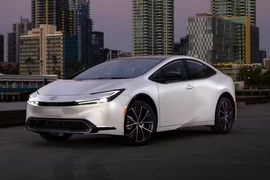 Toyota có thể sẽ chỉ sản xuất ô tô hybrid và loại bỏ các loại động cơ đốt