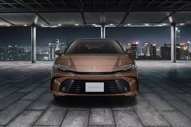 Toyota Camry 2025 trở lại với động cơ xăng truyền thống tại một số thị trường