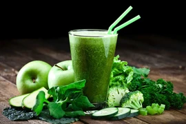 Sự thật bất ngờ về lợi ích của việc ăn trái cây nguyên quả và uống nước ép rau