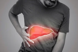 Đồ ăn vặt hàng ngày là kẻ thù thầm lặng gây tổn thương gan