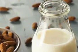 5 lợi ích sức khỏe tuyệt vời của sữa hạnh nhân trong mùa hè nắng nóng