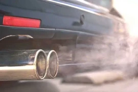 Châu Âu nới lỏng thời hạn đạt mục tiêu giảm khí thải CO2 cho các hãng xe
