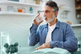 Uống đủ nước giúp giảm 25% nguy cơ đột quỵ 