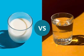 Sữa hay nước, thứ nào cung cấp nước cho cơ thể tốt hơn?