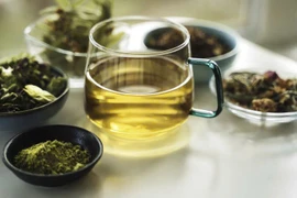 Uống trà xanh tưởng lợi hóa hại nếu không biết điều này