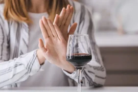 Điều gì xảy ra với gan, giấc ngủ và cân nặng của bạn khi ngưng uống rượu?