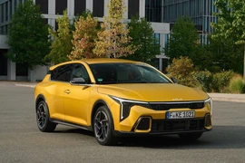 Kia K4 hatchback 2026 chính thức ra mắt, giá khởi điểm từ 555 triệu đồng