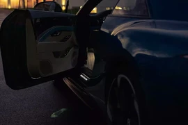 Choáng với cửa xe Bentley biết ‘nhảy múa’ theo yêu cầu của đại gia
