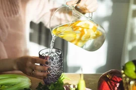 Nước chanh hay nước lọc: Đâu là lựa chọn tốt nhất cho sức khỏe của bạn?