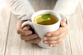 Những đồ uống nóng có tác dụng bù nước tương đương nước lọc