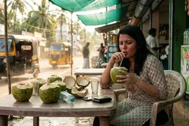 Uống quá nhiều nước dừa vào mùa hè có gây hại cho sức khỏe?