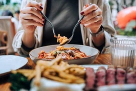 Nhịn ăn 12 tiếng qua đêm giúp cải thiện huyết áp và sức khỏe tim mạch