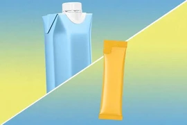 Nước dừa hay gói điện giải bù nước tốt hơn trong những ngày nắng nóng? 