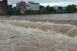 Một thị trấn ở Quảng Ninh bị chia cắt vì mưa lũ