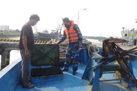 Bộ đội Biên phòng bắt tàu vận chuyển gần 47.000 lít dầu lậu