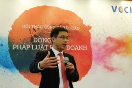 Thông tin tín dụng, duyệt phim… vẫn độc quyền?