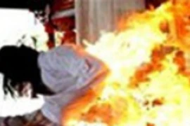Cuồng ghen, tẩm xăng thiêu hai mẹ con người tình 