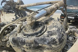 Phát hiện xác máy bay ở bãi biển Lăng Cô