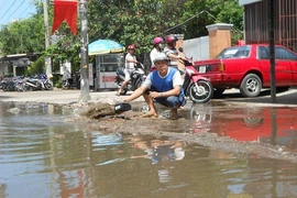 Khổ vì đường chậm thi công do thiếu vốn đầu tư