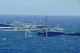 Tường thuật từ điểm nóng Hải Dương 981: Tàu Trung Quốc trang bị cả pháo và tên lửa