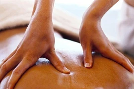 Một 'cuốc' massage trai Hàn mất 3.300 USD