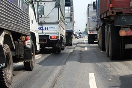 Đại lộ Đông - Tây lún do dùng bê tông nhựa không đúng chuẩn