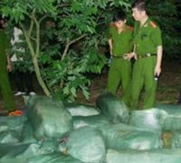 5 người buôn bán... 1 tấn thuốc nổ