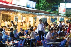 Cấm rượu bia sau 22 giờ: Để vợ không phải xách dao... chém chồng
