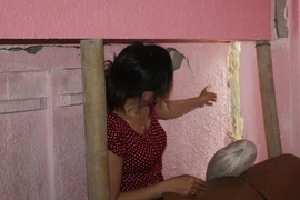 Thi công cầu, hàng loạt nhà dân bị nguy hiểm