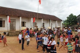 Học sinh được đến trường sau khi phụ huynh đối thoại với bí thư Tỉnh