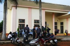 Bị điều tra nhận hối lộ, thanh tra giao thông nhảy lầu tự tử 