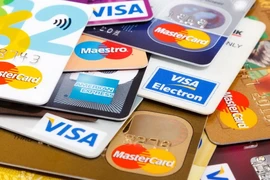Ngân hàng đua nhau khuyến mại ‘khủng’ mở thẻ visa