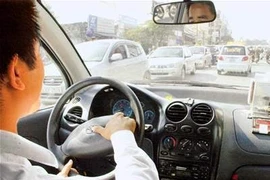 Gia hạn đổi Giấy phép lái xe ô tô đến hết năm 2015 
