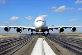 Đừng đùa với… máy bay!