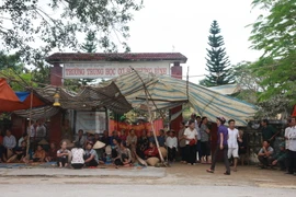 Vụ hàng trăm học sinh không đến trường: Tỉnh nhận trách nhiệm