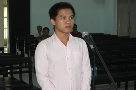 Ép bé gái 6 tuổi quan hệ, bị tù 14 năm 