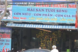 Hai du khách bị “chặt chém” 22 triệu đồng cho bữa ăn đêm
