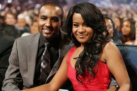 Con gái Whitney Houston bất tỉnh trong bồn tắm