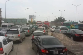 Hàng ngàn xe ô tô ùn tắc trên đường cao tốc Ninh Bình – Cầu Giẽ