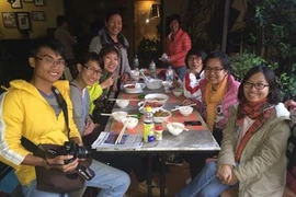 Ấm tình người tại Quán phở Việt trong cảnh động đất ở Nepal