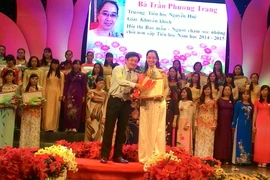 Tuyên dương các bảo mẫu xuất sắc tại Ngày hội “Mùa hoa dâng Bác”