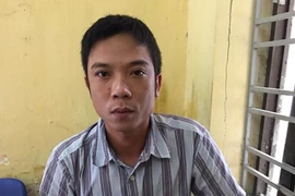 Dán ma túy bằng băng keo quanh 'súng' để qua mắt cảnh sát