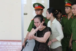 Mẹ trốn nợ, bắt cóc con gái đòi tiền chuộc
