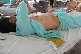 Ghen ngược, cô bồ nhí cắt phăng 'của quý' của người tình đang ngủ