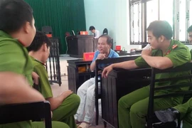 Mâu thuẫn chở mẹ đi chơi, anh đâm chết em trai