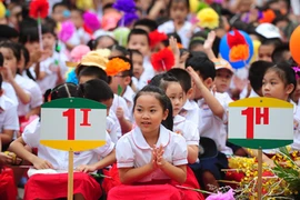 Buộc thôi học không đúng quy định bị phạt đến 10 triệu đồng