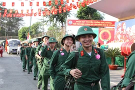 Chùm ảnh: Lễ giao quân tiễn thanh niên lên đường nhập ngũ