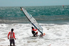 Phan Thiết: Khởi tranh Giải Lướt ván buồm quốc tế năm 2016