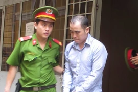 Bênh vợ chém trọng thương hai hàng xóm 