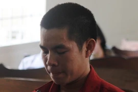 Dùng bằng lái xe của bạn gái để ‘thuê phòng’ với trẻ em